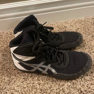 Men’s wrestling shoes size 7. ASICS matflex